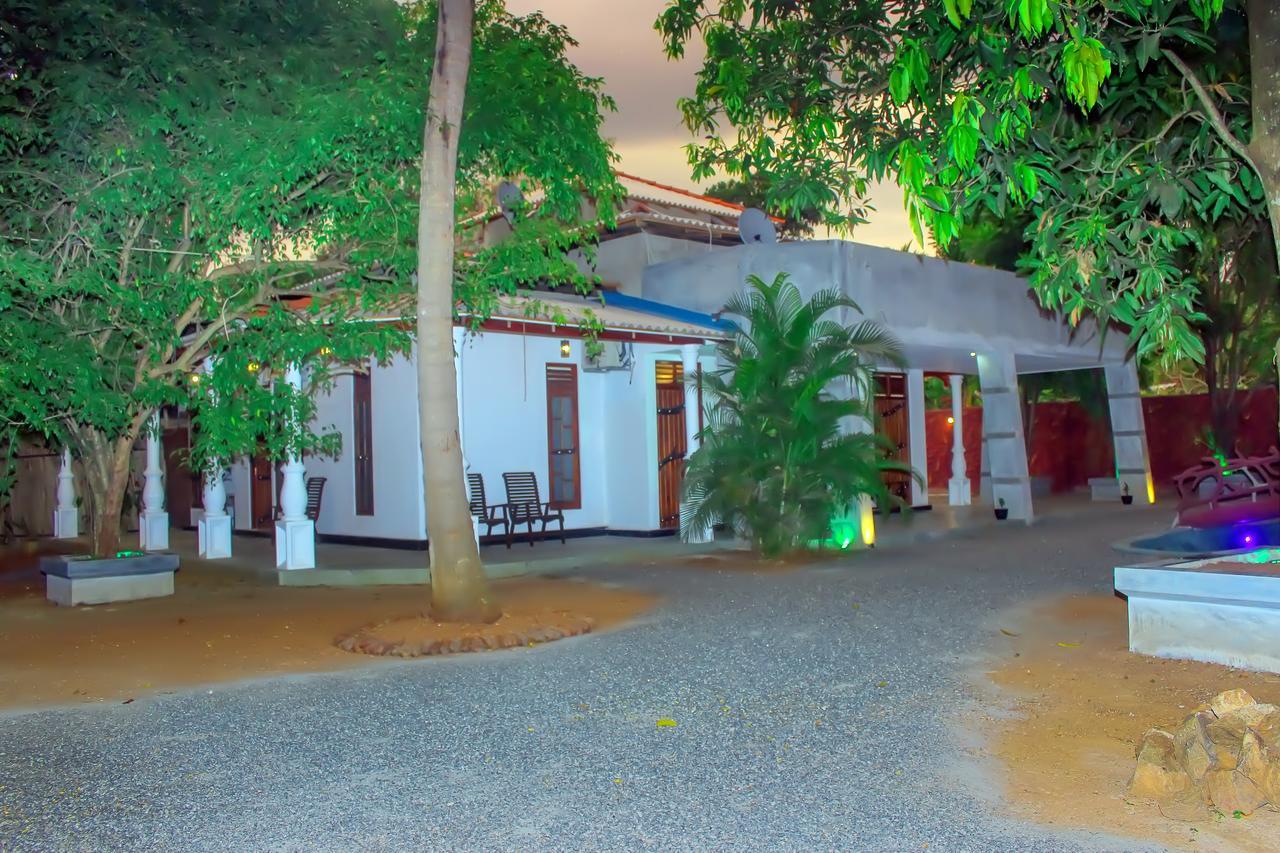 Induwara Safari Resort Удавалаве Екстер'єр фото